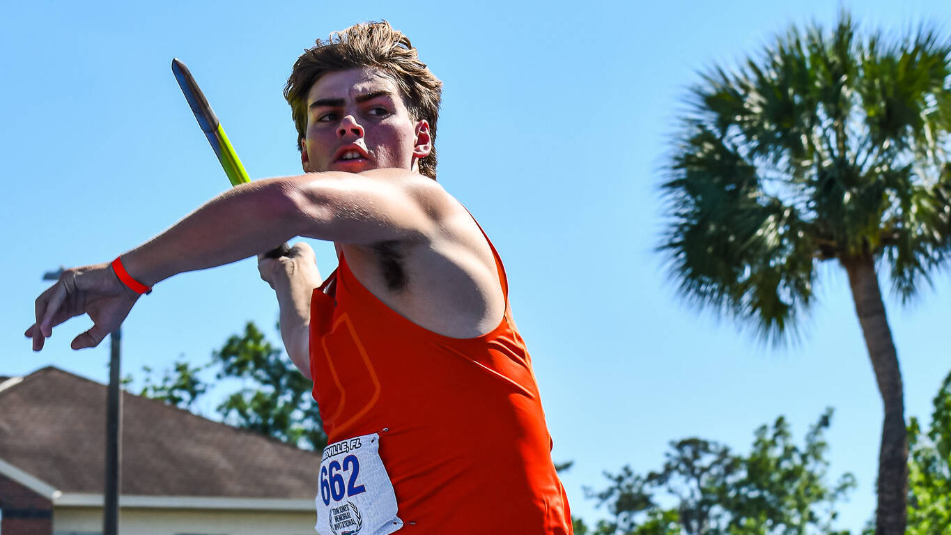Hurricanes Close Out Regular Season at East Coast Relays