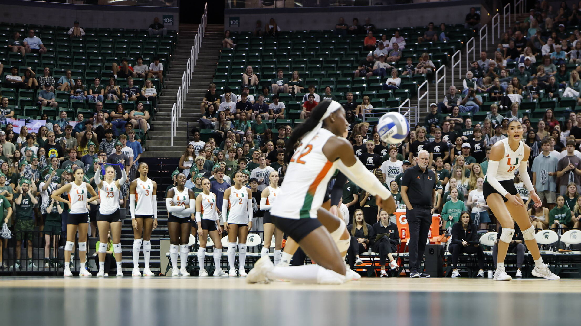 Volleyball Drops First Matchup in Program History to Michigan