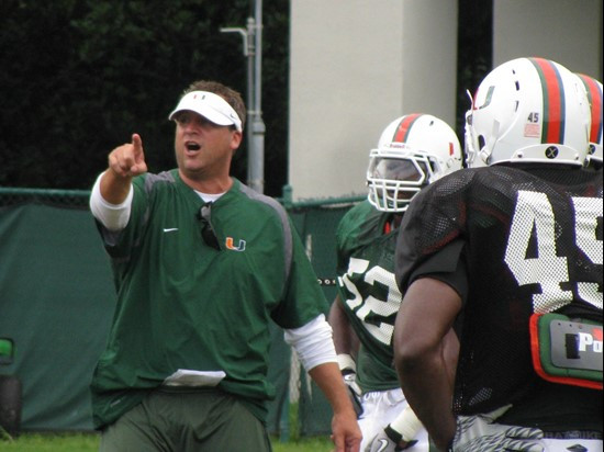 Defensive coordinator Mark D'Onofrio instructs the defense during a practice drill as linebackers Ramon Buchanan and Denzel Perryman listen in.