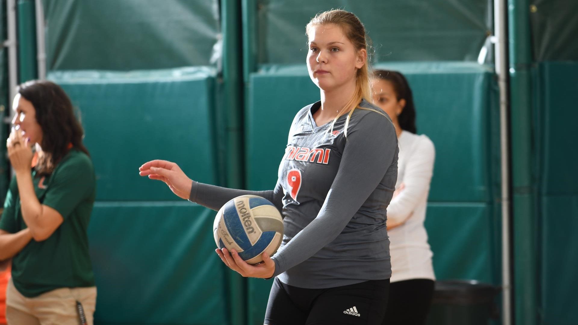 Volleyball Fights Off Virginia Comeback, 3-2