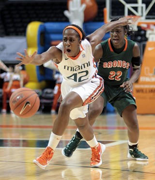 Shenise Johnson chases a loose ball. (AP Photo/Alan Diaz)