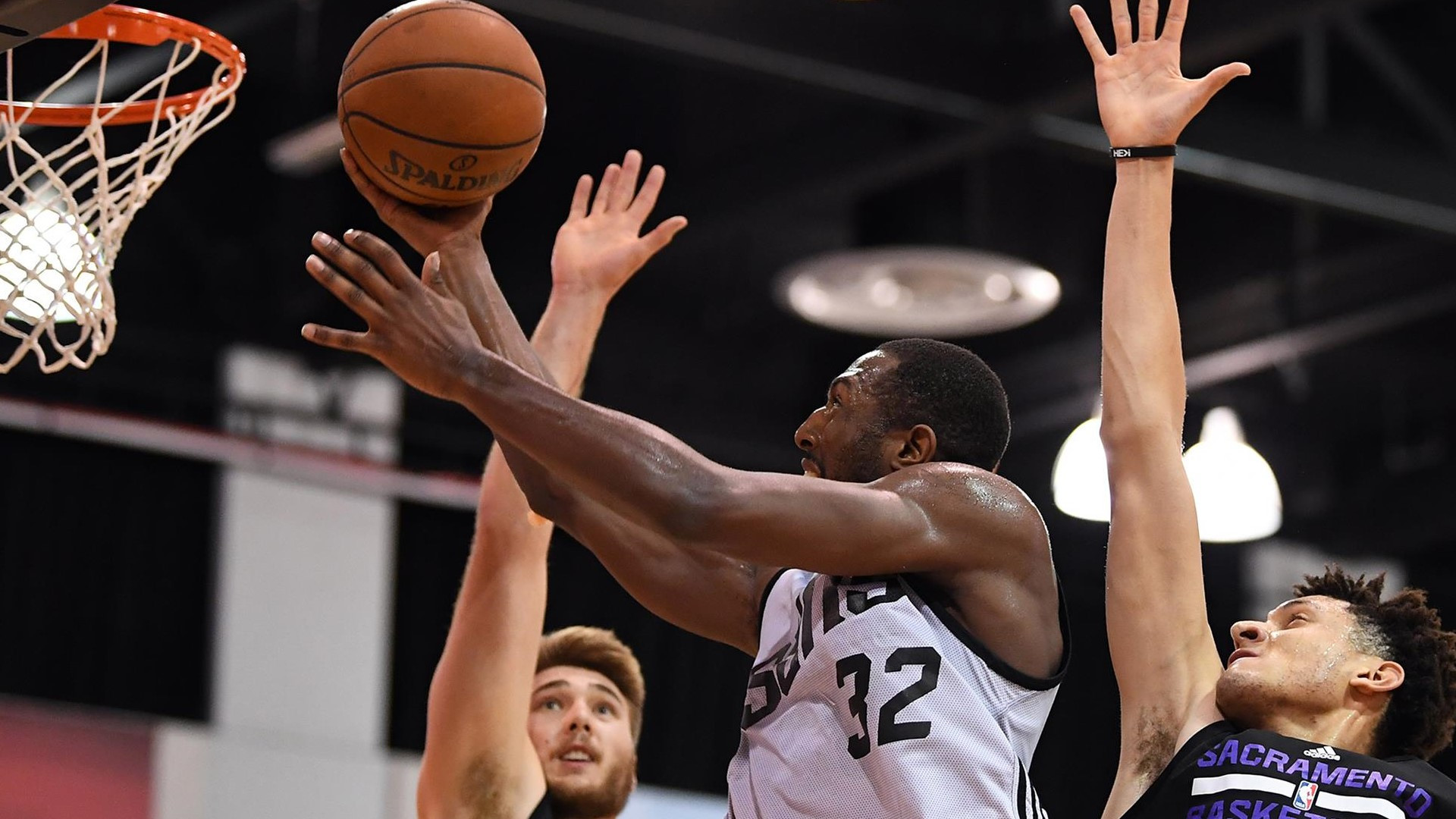 Davon Reed Makes NBA Debut