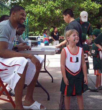 Men's Basketball Greets the Junior Canes