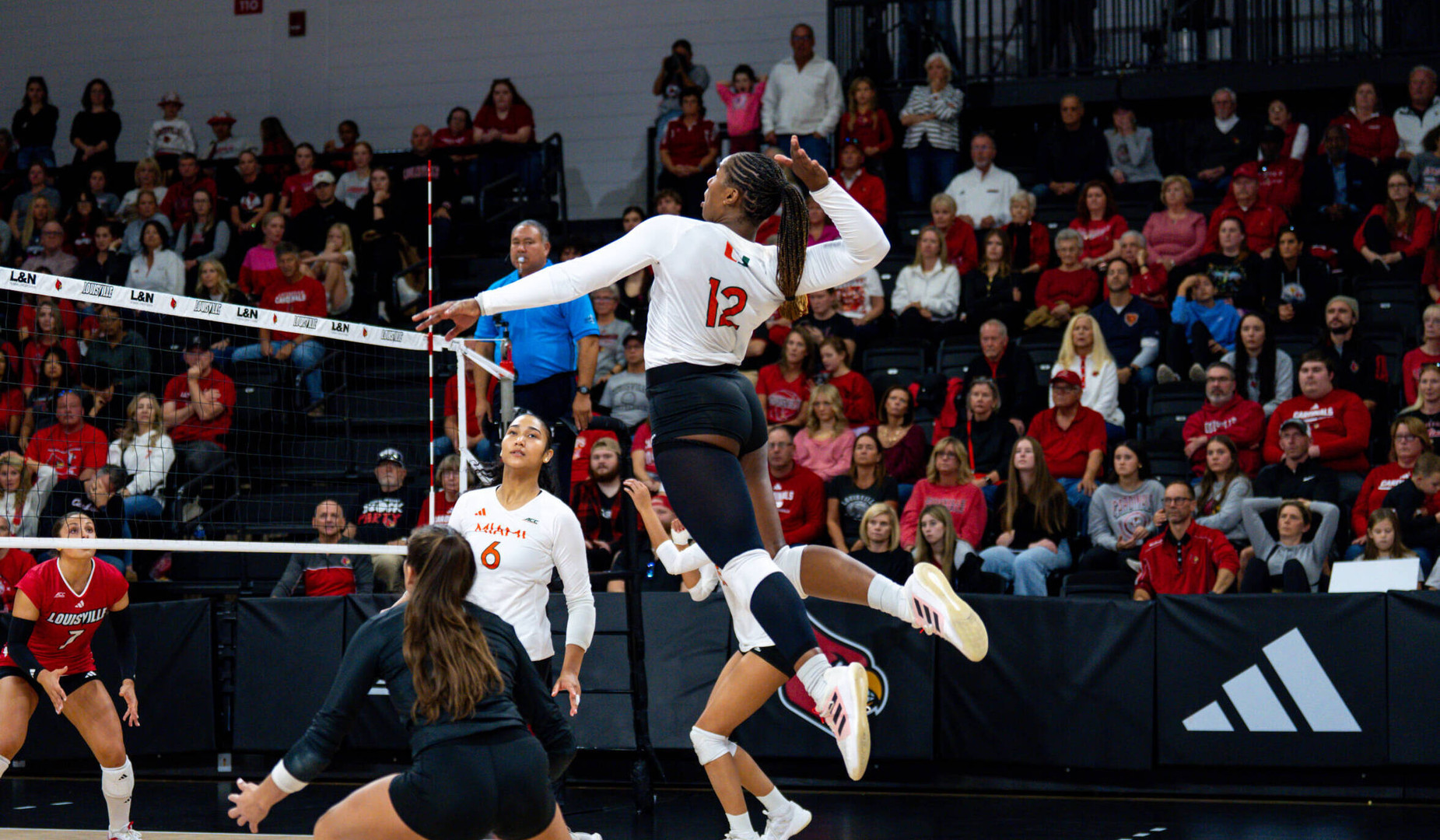VB Falls in Five Sets to No. 7 Louisville