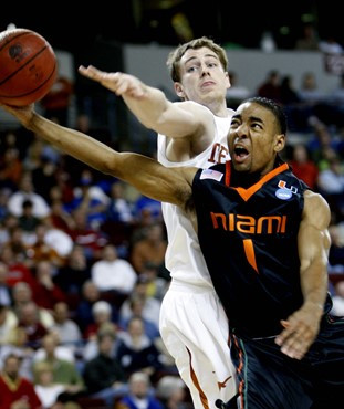 Lance Hurdie loses control of the ball as Texas forward Connor Atchley defends in the second half. (AP Photo/Sue Ogrocki)