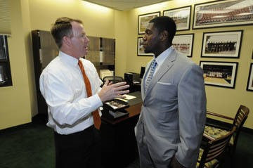 Former Star Linebacker Vilma Gives Back to the University of Miami