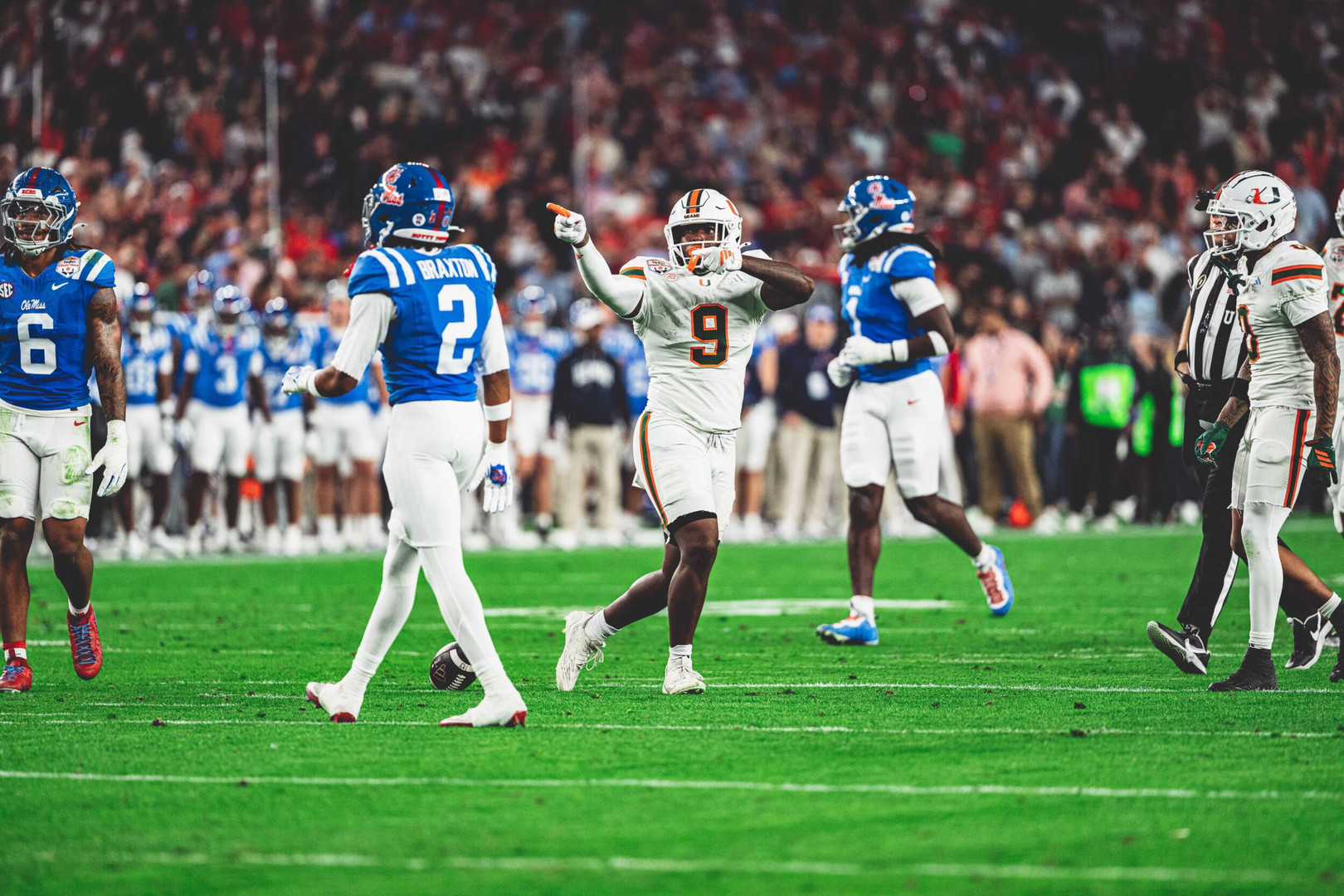 Lofton Named to John Mackey Award Preseason Watch List