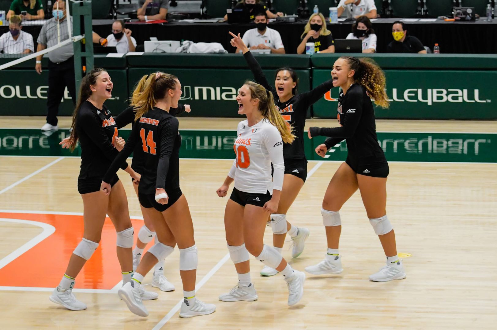 Volleyball Upsets Georgia Tech in Five