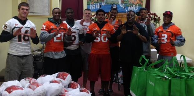 FB Delivers Thanksgiving Dinners to Overtown