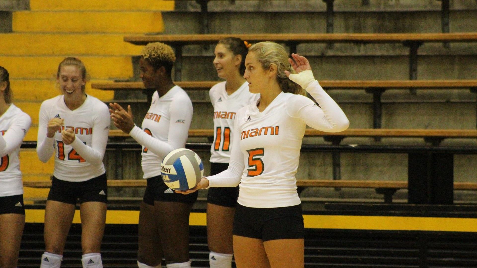 Volleyball Closes Out Weekend with 3-0 Victory