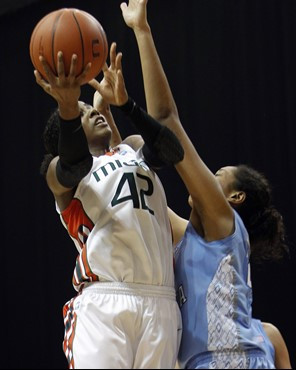 Shenise Johnson shoots against North Carolina's Chay Shegog. (AP Photo/Alan Diaz)