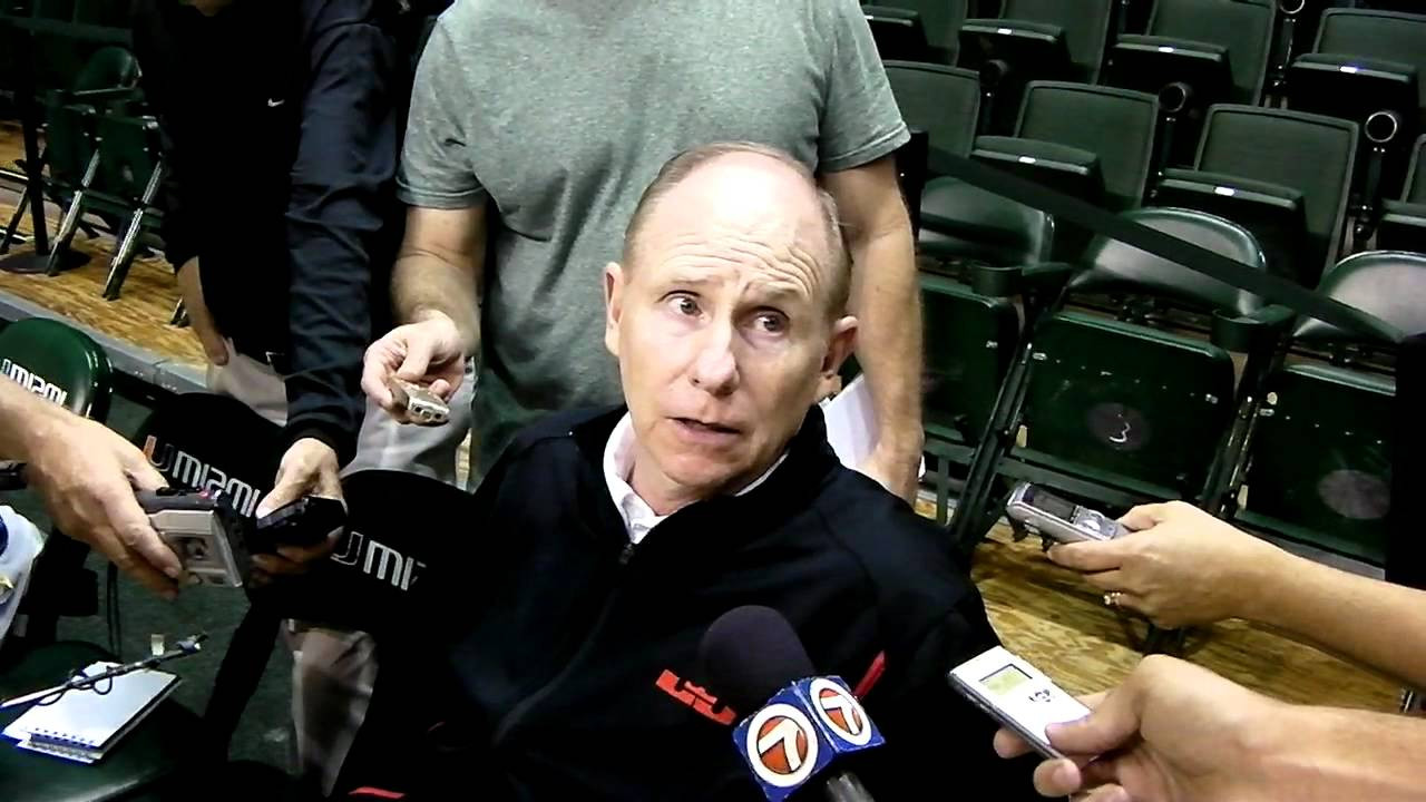 Head Coach Jim Lararnaga