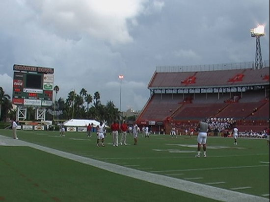 Miami Hurricanes 14, Houston Cougars 13