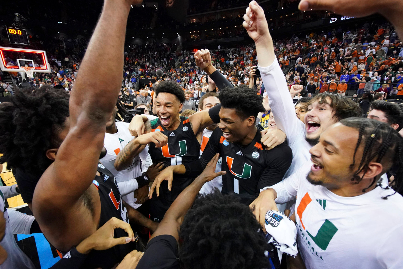 FINAL FOUR! MBB Rallies Past Second-Seeded Texas, 88-81