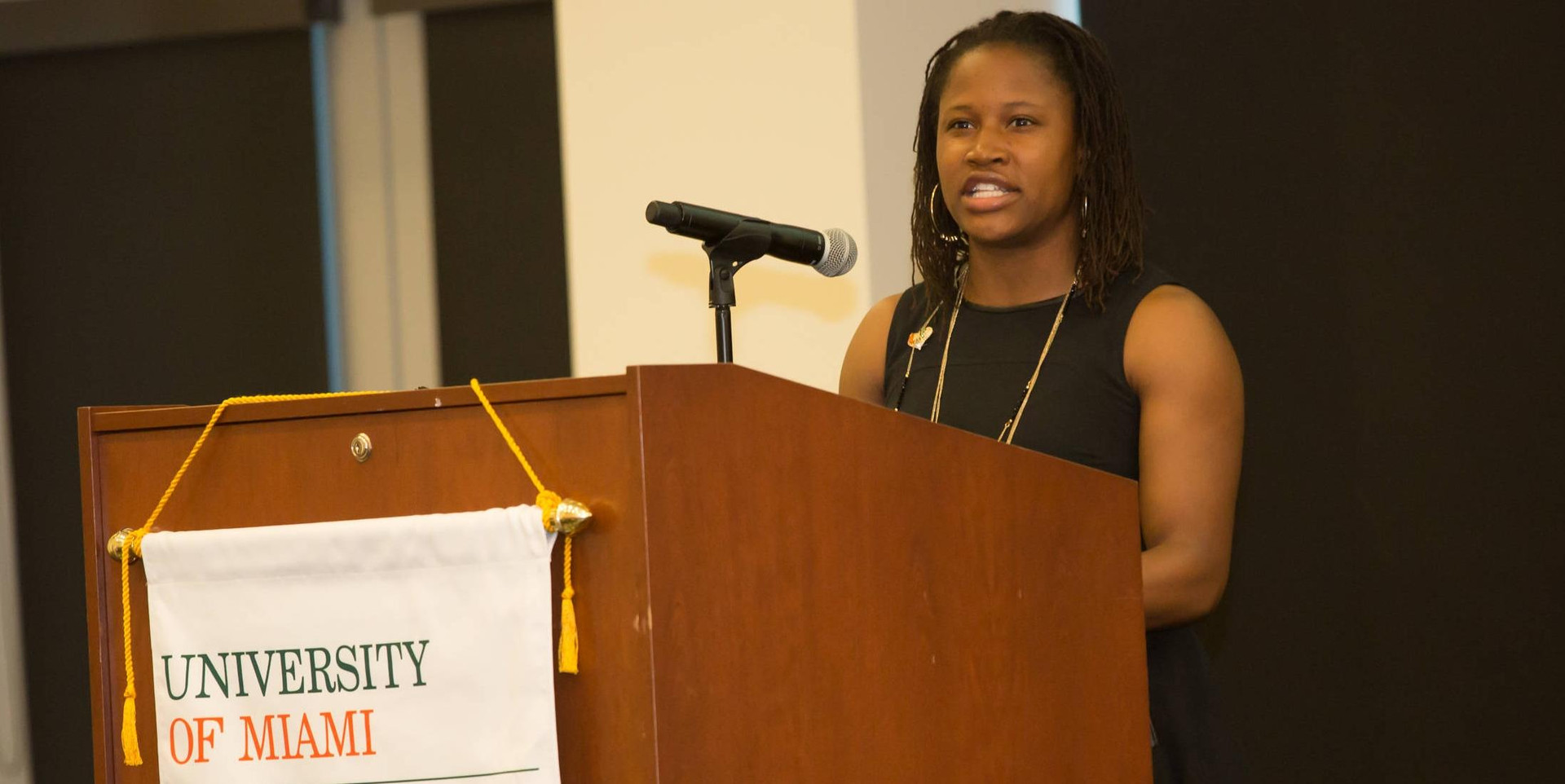 Williams Speaks at Scholarship Reception