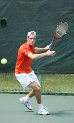 Men's Tennis Advances on Day One of ITA Regionals