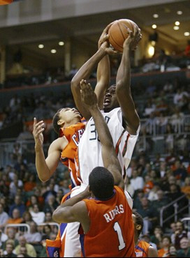Brian Asbury goes up for a shot against Clemson guards David Porter and K.C.Rivers. (AP Photo/Wilfredo Lee)
