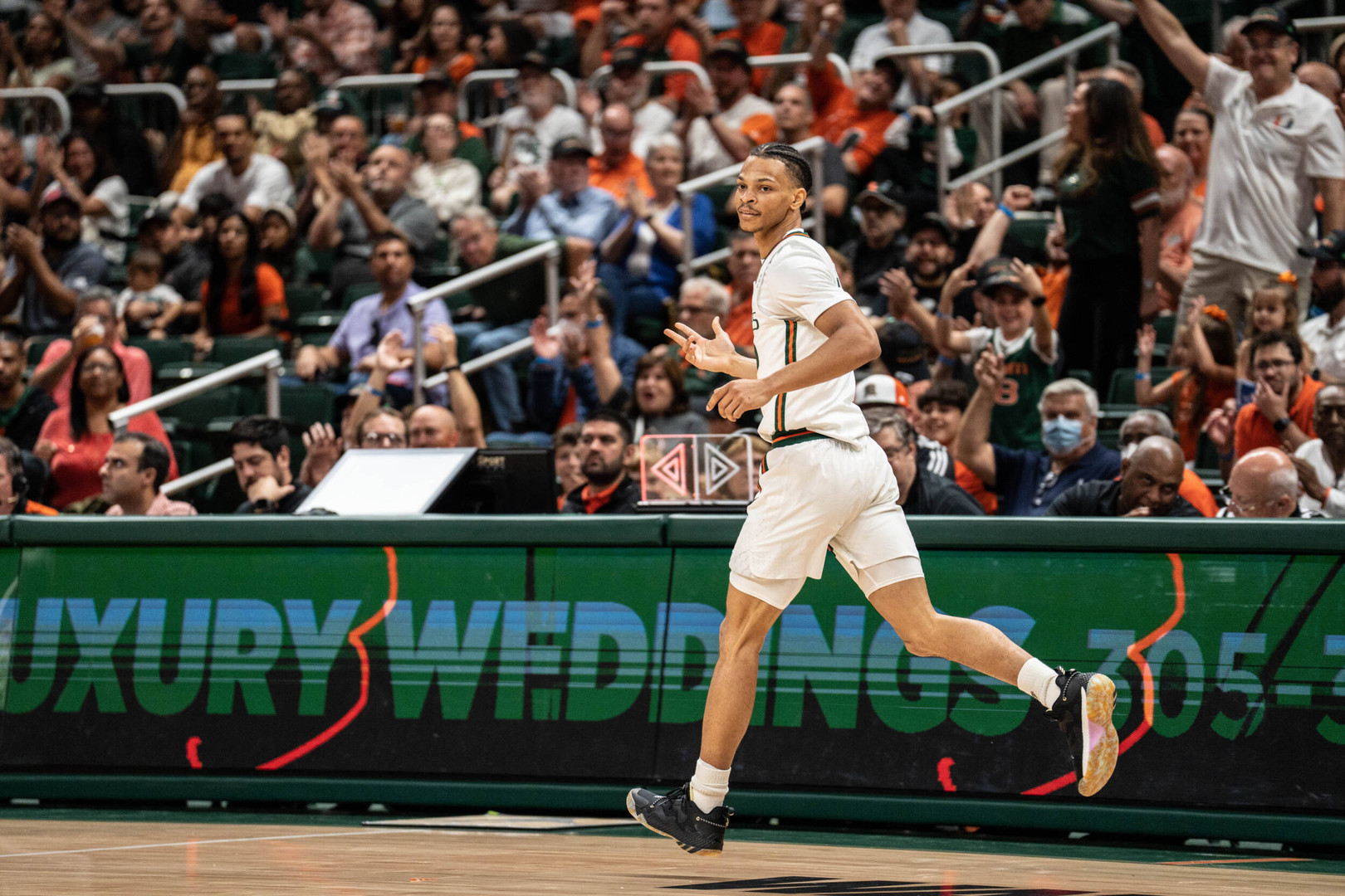 MBB Tops Louisville, 93-85