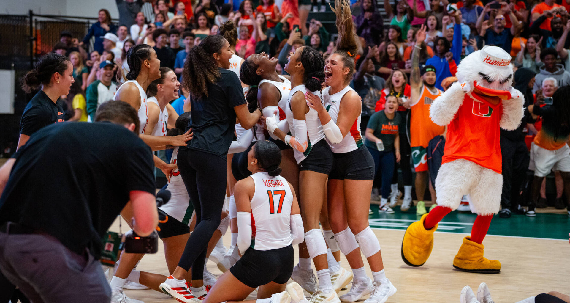 VB Jumps to No. 14 in AVCA Rankings VB Jumps to No. 14 in AVCA Rankings