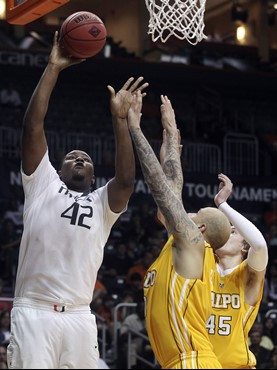 Valparaiso's Richie Edwards (0) and Ryan Broekhoff (45) try to block a shot by Miami's Reggie Johnson (42) during the second half. (AP Photo/J Pat...