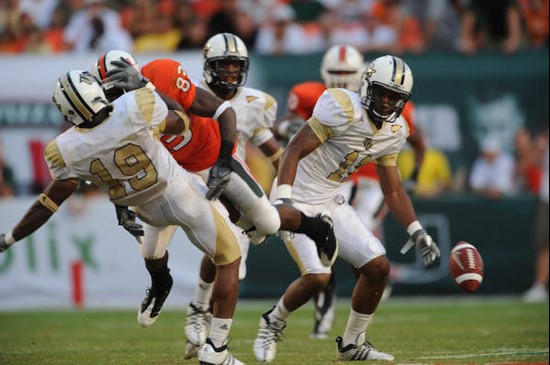 University of Miami Hurricanes wide receiver Sam Shields #83 recovered a fumbled punt late in the fourth quarter at the 5 yard line to set up running...
