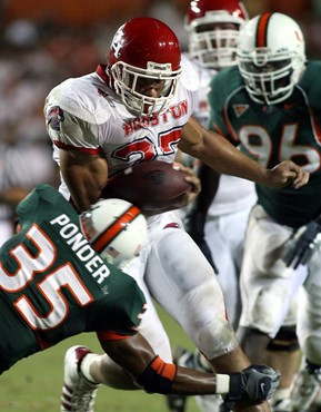 Houston running back Jackie Battle runs the ball before fumbling on a hit by Miami's Lovon Ponder (35) in the third quarter. (AP Photo/Luis M....
