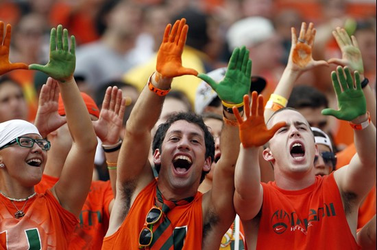 Miami fans cheer. (AP Photo/The Miami Herald, Al Diaz)