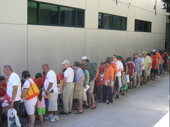 Fans in line to get autographs from the 2009 team