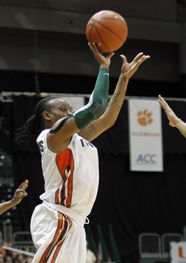 Riquna Williams shoots against North Carolina.  (AP Photo/Alan Diaz)