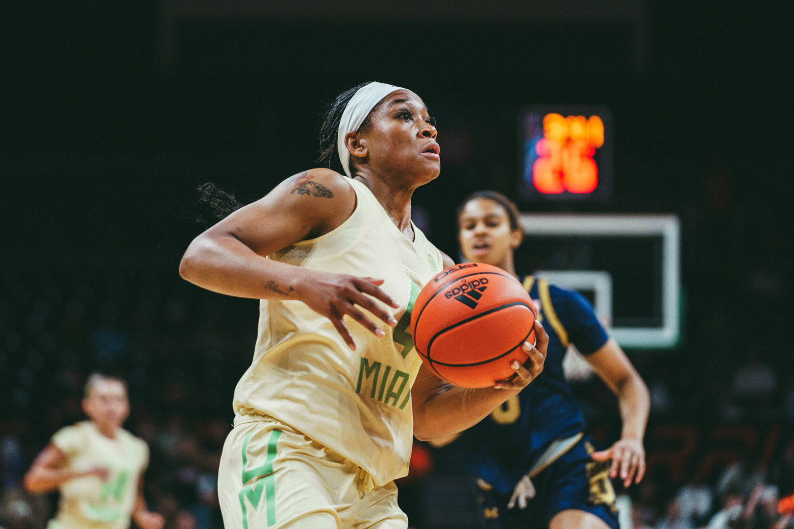 Roberts Reaches 1,000 Career Points, Hurricanes Fall to No. 1 Notre Dame