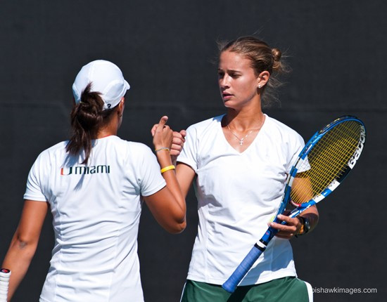 Melissa Bolivar (L) and Gabriela Mejia (R)