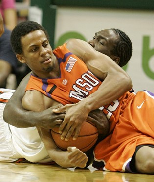 Clemson guard Cliff Hammonds battles for a loose ball with Dwayne Collins. (AP Photo/Wilfredo Lee)