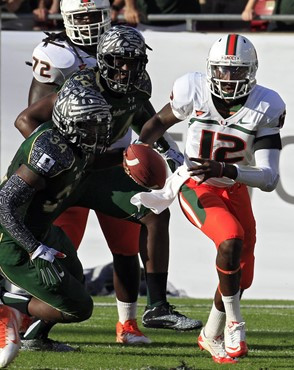 Jacory Harris scrambles away from South Florida linebacker Devekeyan Lattimore. (AP Photo/Chris O'Meara)