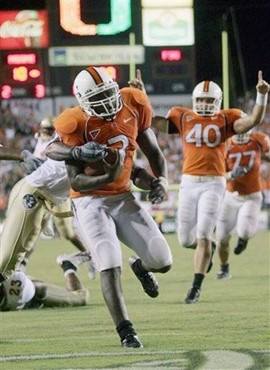 Gore scores game-winning touchdown against FSU in 2004