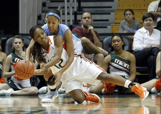 Krystal Saunders tries to pass around North Carolina's Candace Wood. (AP Photo/Alan Diaz)