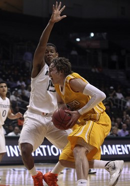 Valparaiso's Ryan Broekhoff (45) drives to the basket against Miami's Rion Brown (15) during the first half. (AP Photo/J Pat Carter)