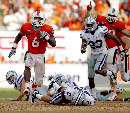 Miami running back Lamar Miller (6) runs for a touchdown in the third quarter. (AP Photo/The Miami Herald, Al Diaz)