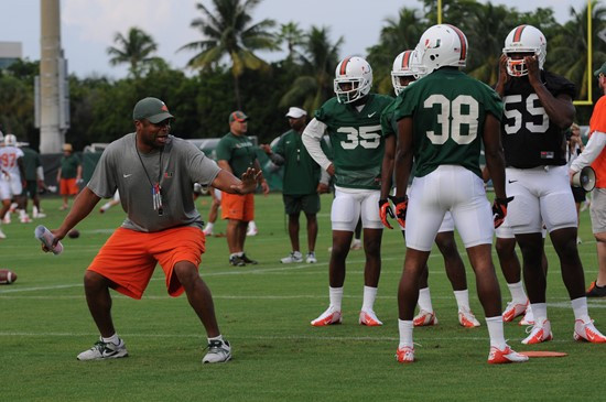 Micheal Barrow goes over a drill with the linebackers