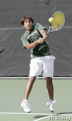 Men's Tennis Sweeps Boston College