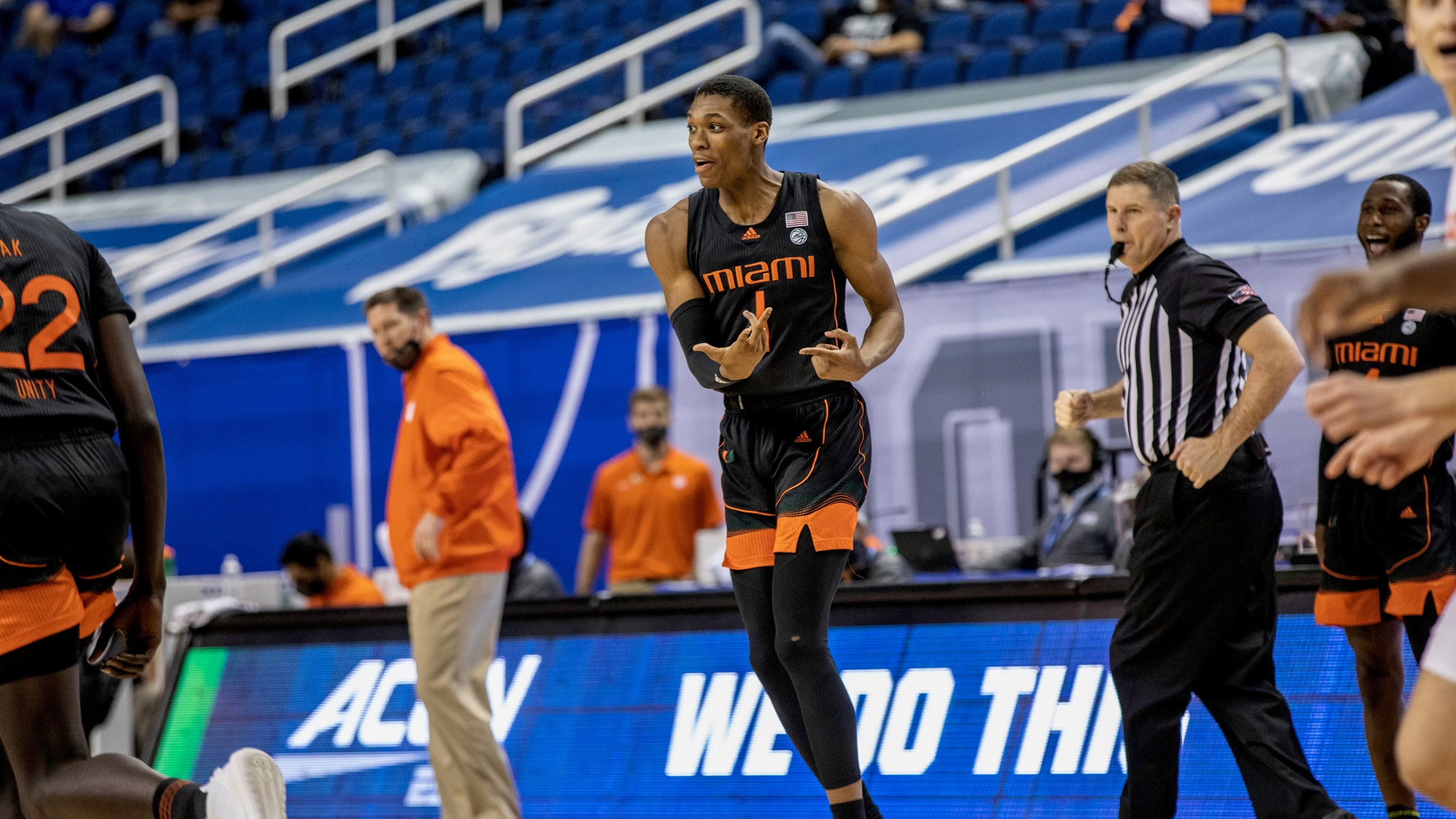 MBB Knocks off Fifth-Seeded Clemson, 67-64